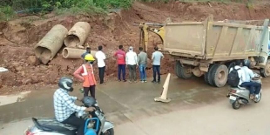 Monsoon triggers landslide in Verna 1 Monsoon triggers landslide in Verna