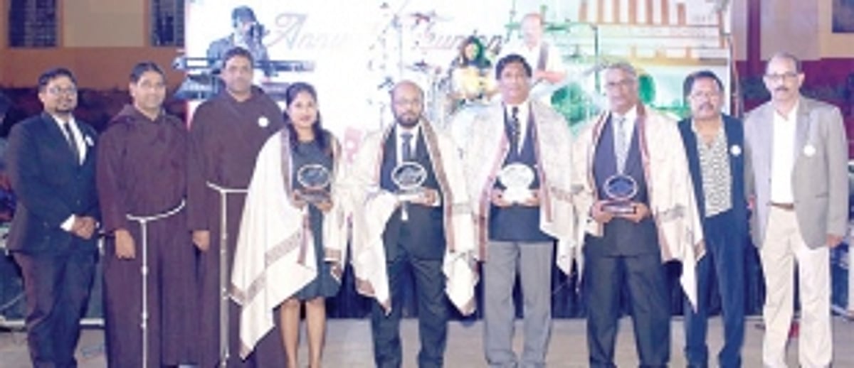 Monte Alumni felicitate their yester years sportsmen & coach