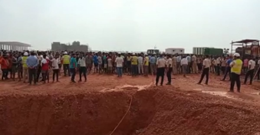 Mopa airport site labourers stop work, demand pending salaries 1 Mopa airport site labourers stop work, demand pending salaries