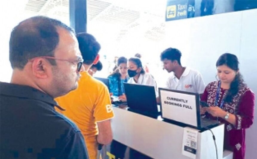 Mopa’s first arrivals sang and then moaned, as app-solute chaos prevailed