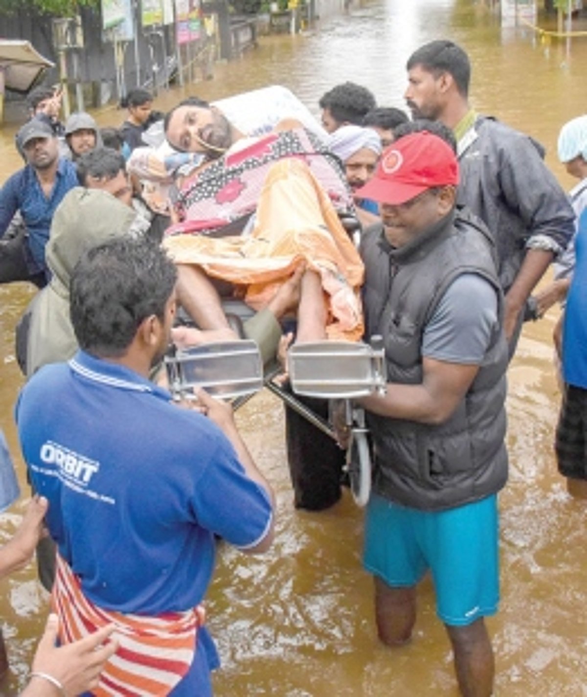 More Tamil Nadu villages, crops go under water, 13,569 people in relief camps