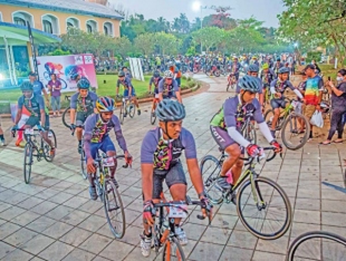More than 400 cyclists participate in Xaxti 100