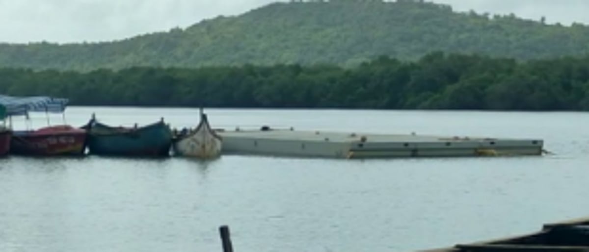 More villages join agitation to shift  floating jetty from Camurlim