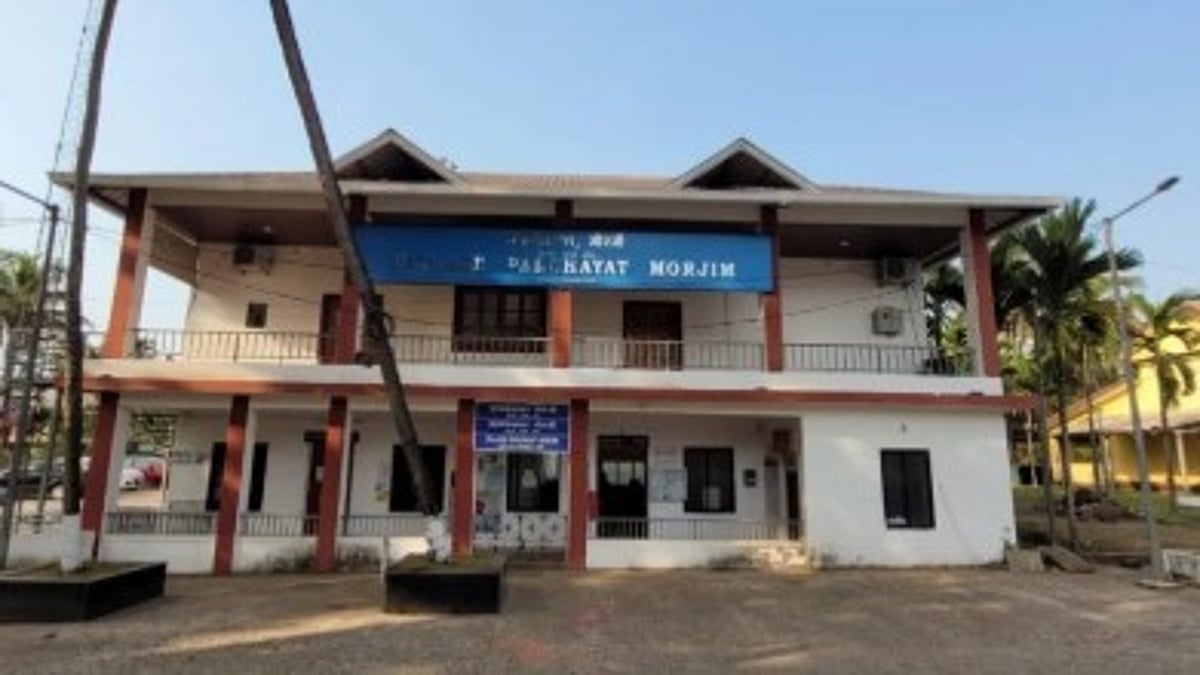 Morjim Panchayat Begins Survey of Roadside Constructions Following High Court Directive