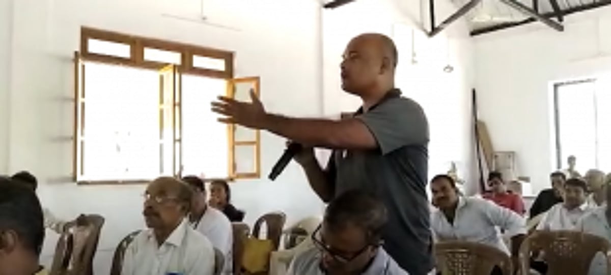 Morjim gram sabha objects floating  jetty, raise water shortage issue