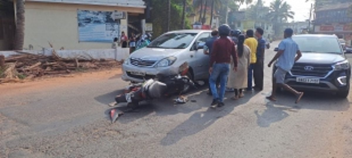Motorcycle Rider Seriously Injured in Head-On Collision at Siolim