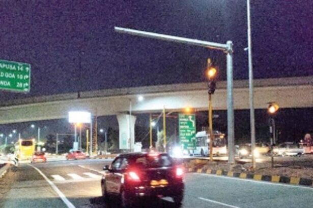 Motorists confused as AI-operated traffic signal at Merces flashes only yellow-amber light