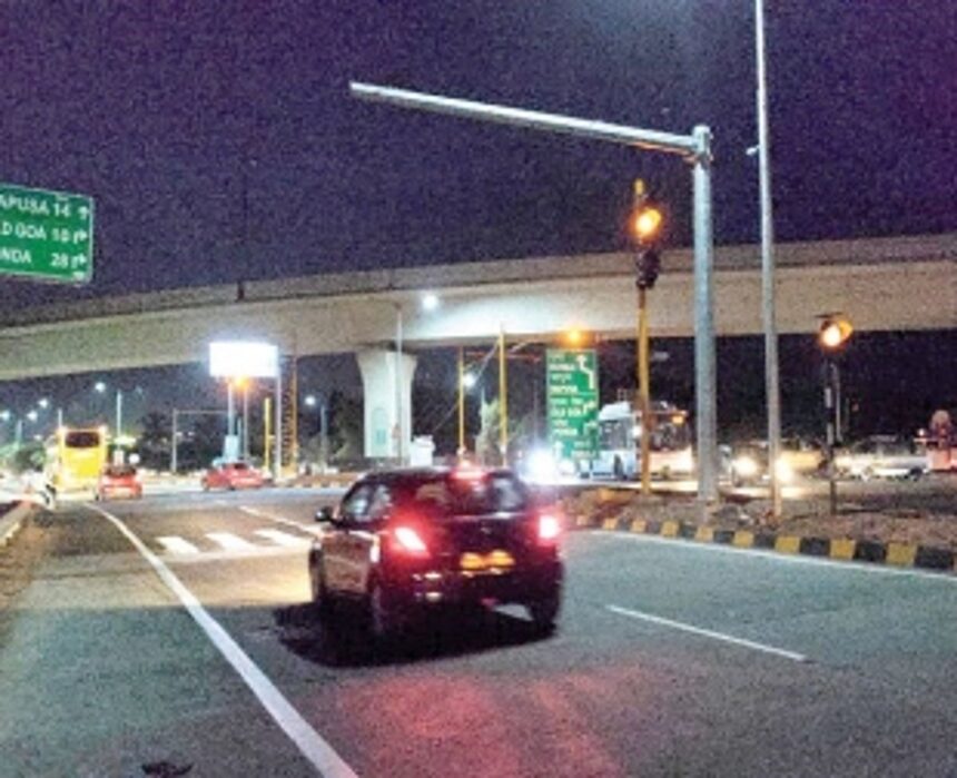 Motorists confused as AI-operated traffic signal at Merces flashes only yellow-amber light