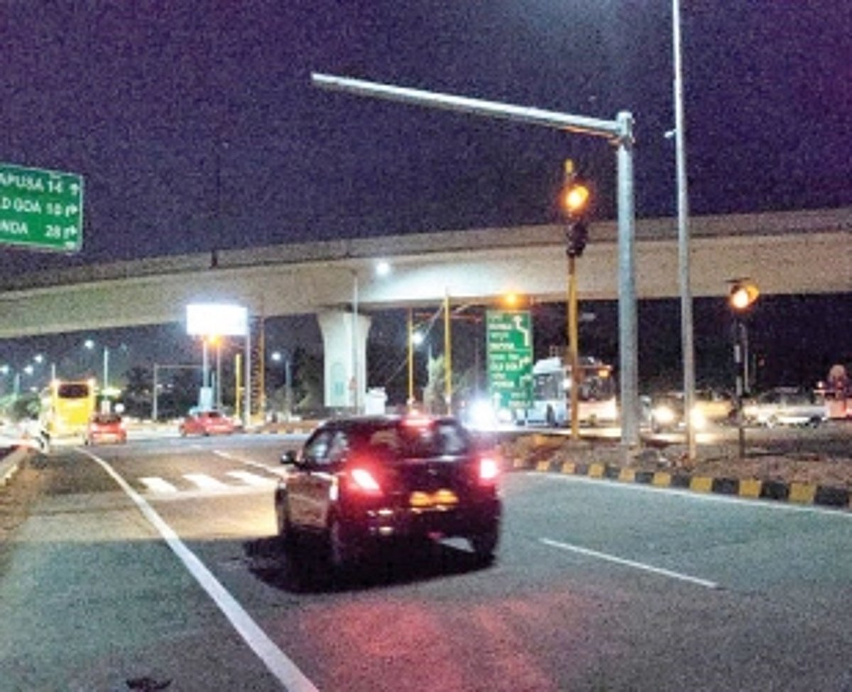 Motorists confused as AI-operated traffic signal at Merces flashes only yellow-amber light