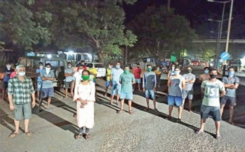 Movement of trucks from K’taka  creates tension at Mollem