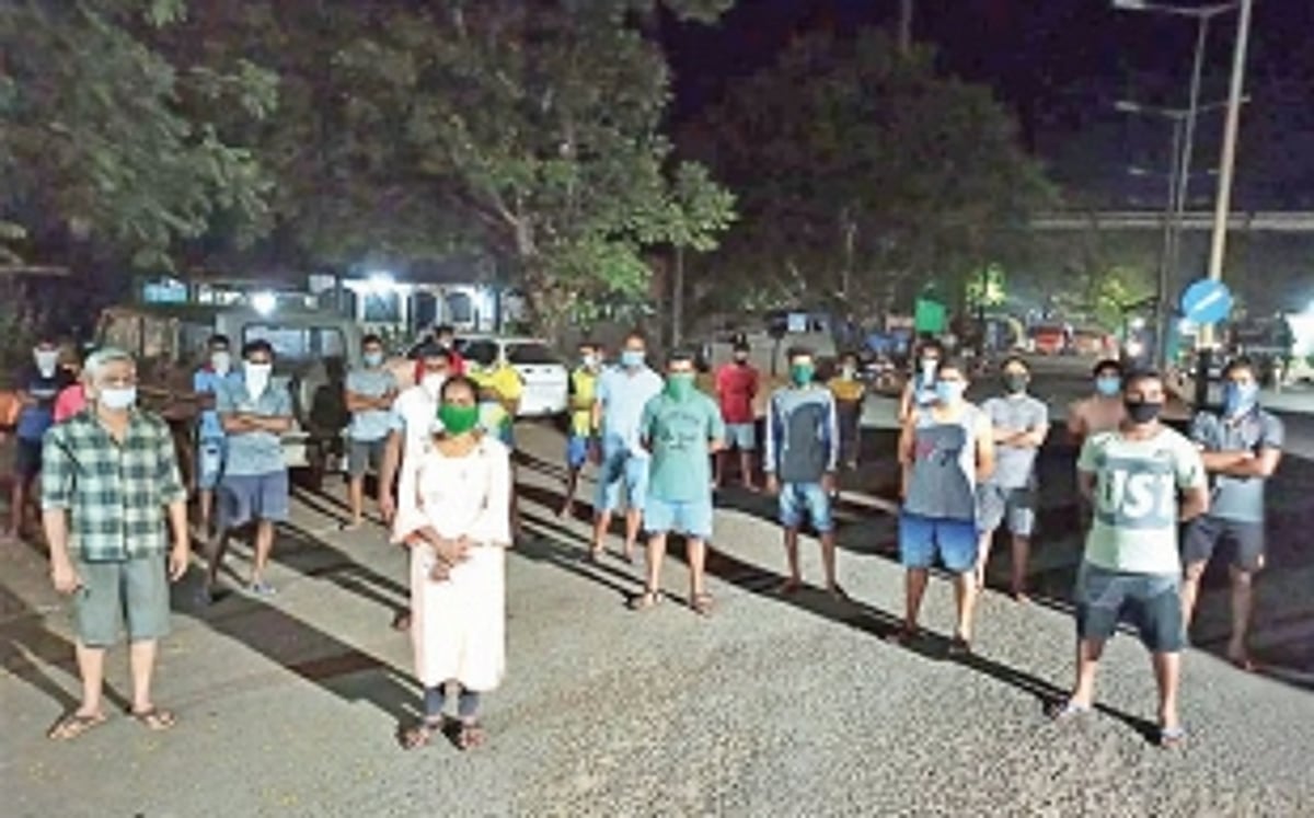 Movement of trucks from K’taka  creates tension at Mollem