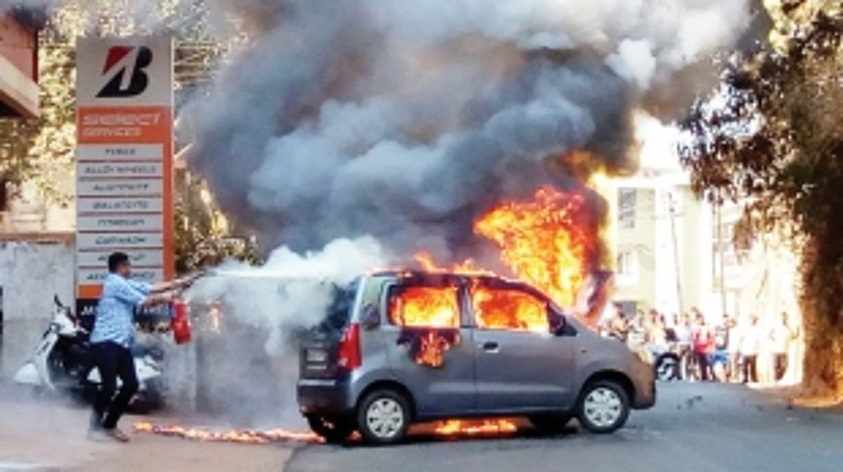 Moving WagonR catches fire