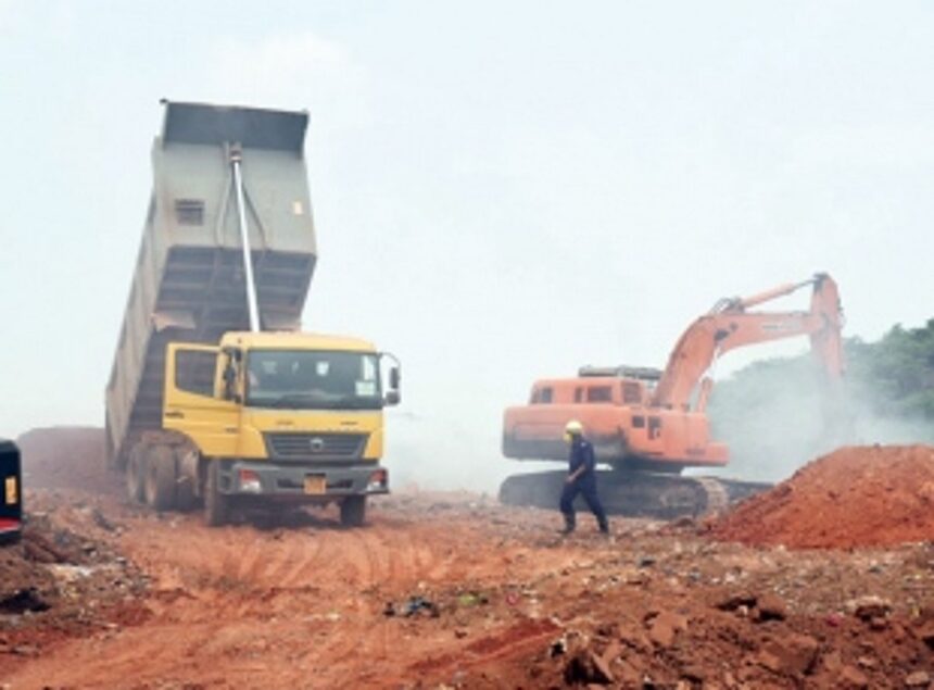 Mud used to cover 60% Sonsoddo dump, fire subsides 1 Mud used to cover 60% Sonsoddo dump, fire subsides