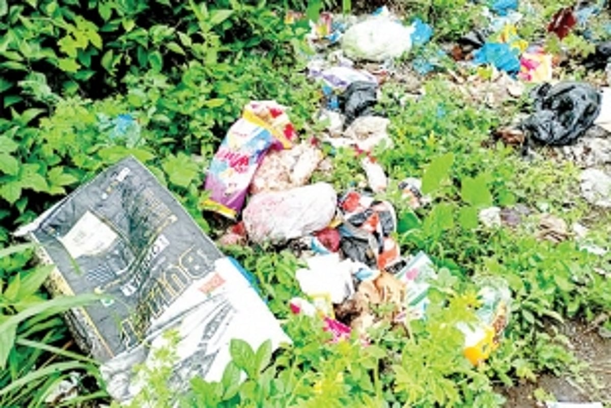Mugalli residents threaten to dump garbage at doorsteps of panchayat