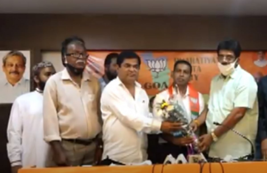 Mulla switches loyalty to BJP