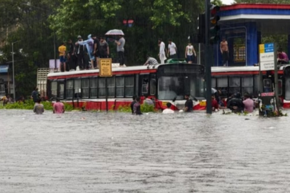 Mumbai Under Red Alert as Torrential Rains Batter City; Monorail Rescue, Train Cancellations and Flight Diversions Reported