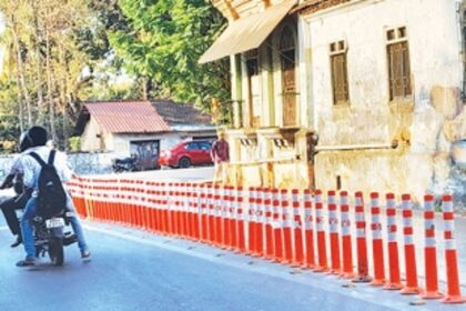 Municipality staff damage nearly 100 traffic barriers during removal, sending Rs one lakh down the drain