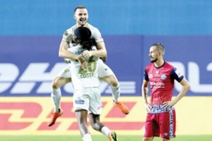Murray brace sees 10-men Kerala pass JFC