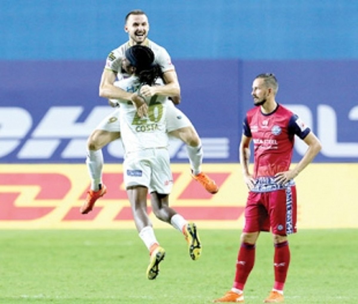 Murray brace sees 10-men Kerala pass JFC