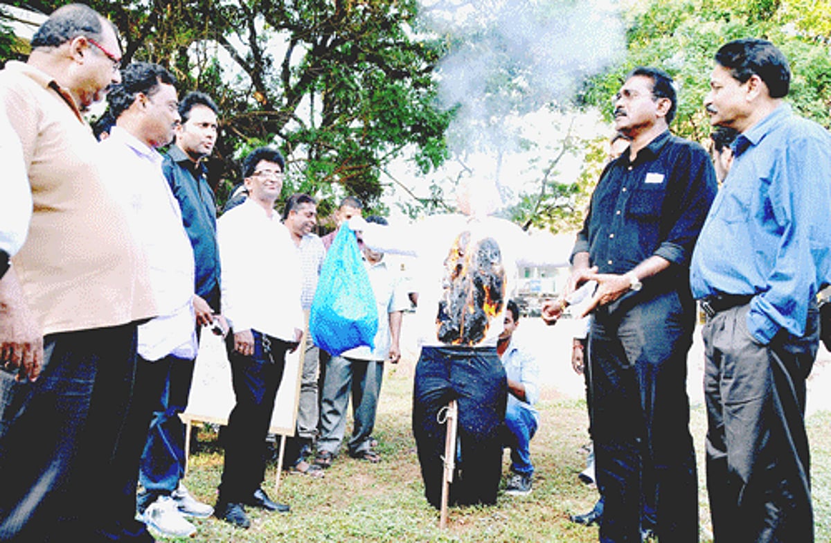 NCP leaders burn the effigy of Tourism Minister Dilip Parulekar for land grabbing and connections with criminals at Azad Maidan in Panjim on Thursday.
