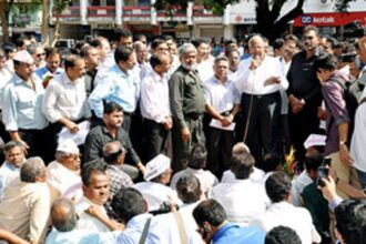 NCP supremo and Union Agriculture Minister Sharad Pawar addressing pro-mining agitators