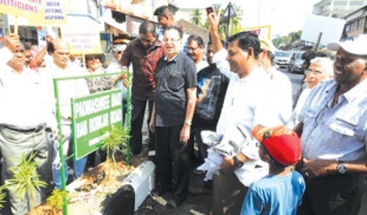 NGO, locals unveil name plate  before Fatorda road is named