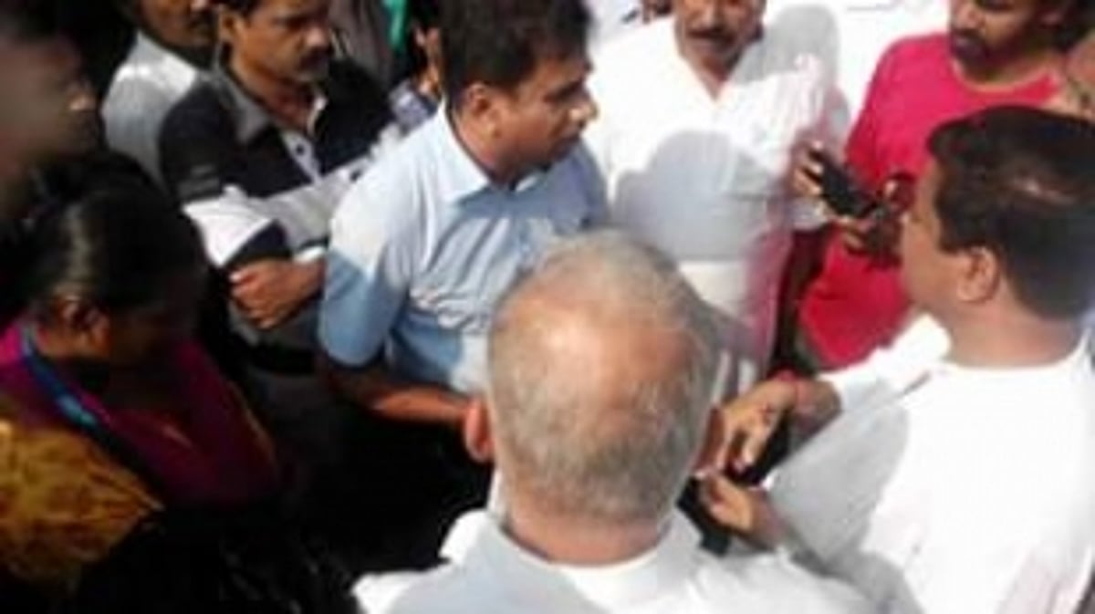 NGO'S, Cong hold protests at Betul, Govt  invites activists for presentation on DefExpo