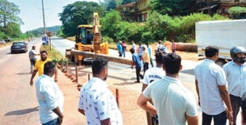 NHAI officials barricade accident-prone median gap on Curti Highway 1 NHAI officials barricade accident-prone median gap on Curti Highway