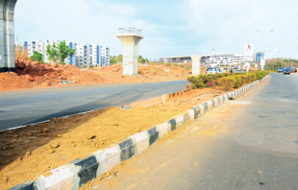 NHAI seals opening of  road divider at Dabolim