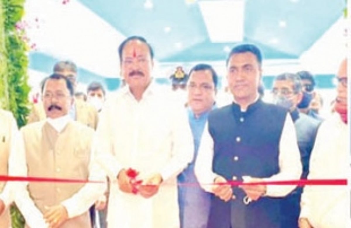 Naidu advises public representatives to protect dignity & sanctity of Parliament