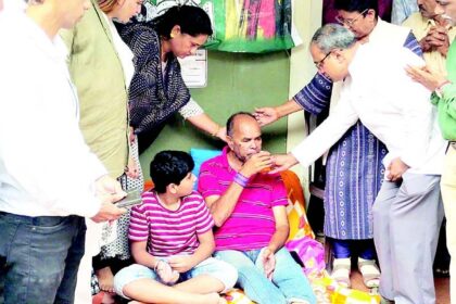Naik breaks fast, but renews vow to halt Bhutani in its tracks