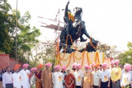 Nana Patekar urges youth  to imbibe ideals of Shivaji