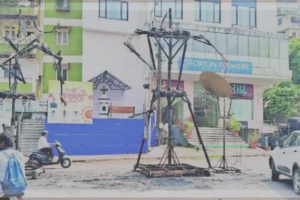 Narakasur effigies go up
in flames, but metal remains
lie unattended