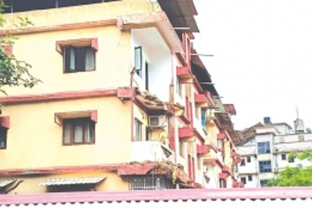 Narrow escape for Margao local as balcony parapet collapses in residential apartment