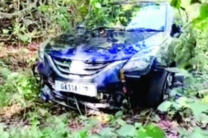 Narrow escape for driver as car veers off the road, lands in bushes on Mapusa-Siolim road