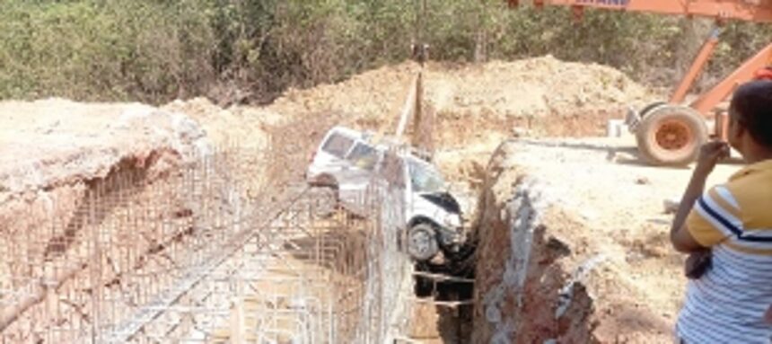 Narrow escape for seven Karnataka tourists as car  falls in pit full of iron rods at Mollem
