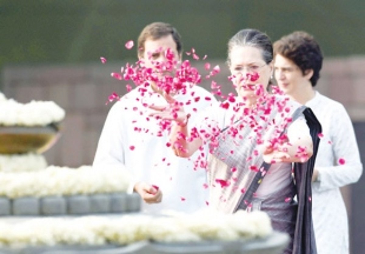 Nation pays tributes to Rajiv Gandhi on 74th anniv, PM recalls his 'efforts'