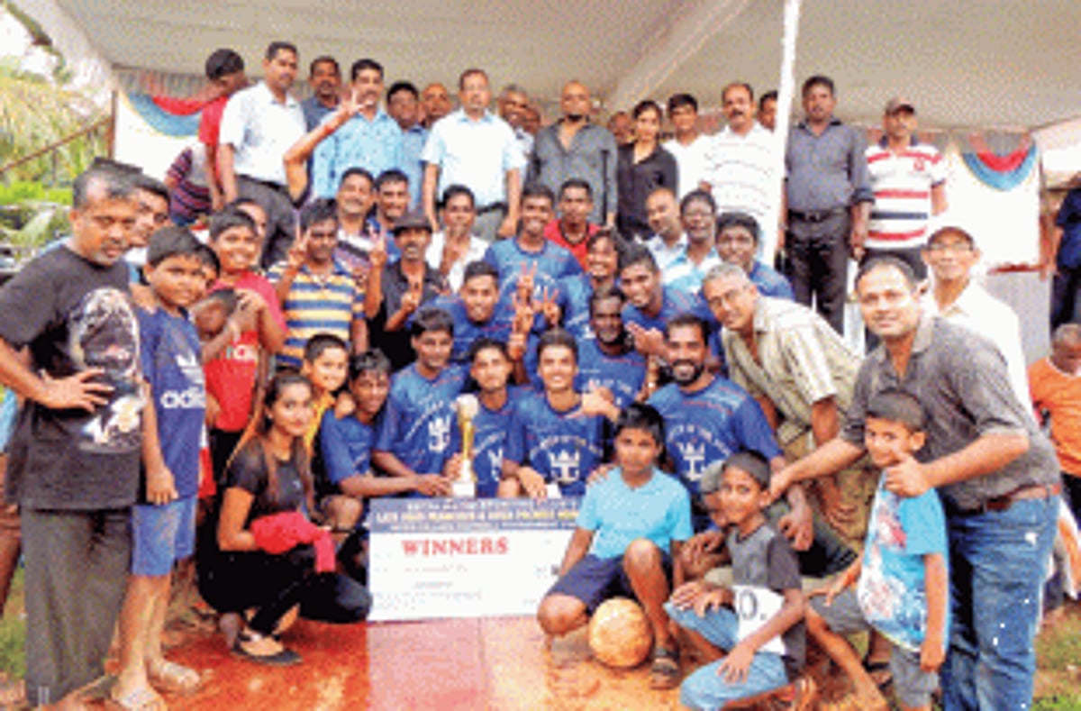 Navelim Villagers Union lift late Joao Francisco and Luiza Pacheco Cup