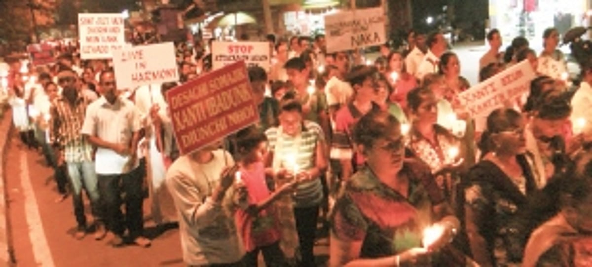 Navelkars rise up for Delhi brethren