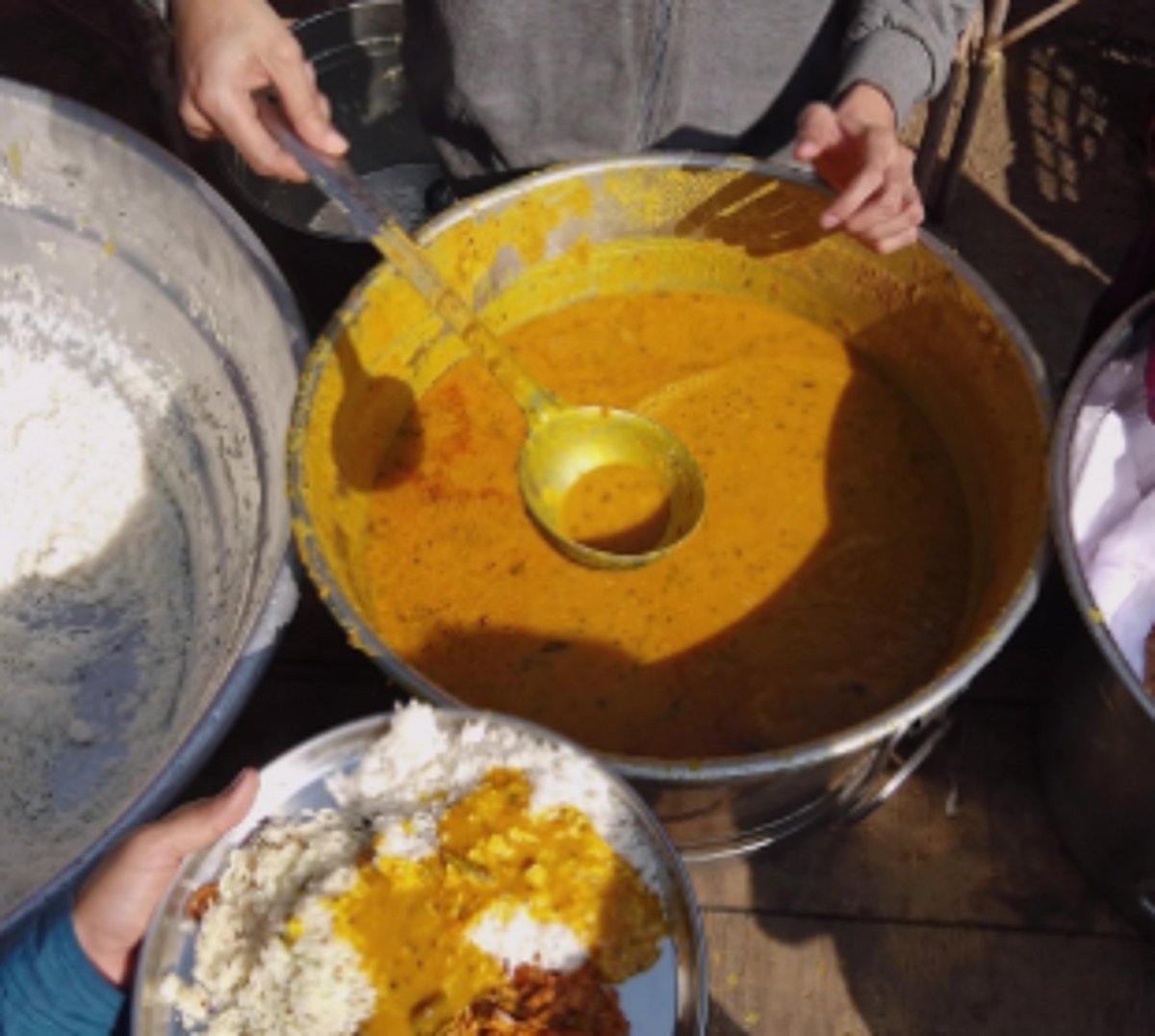 Navy distributes food items at Varunapuri