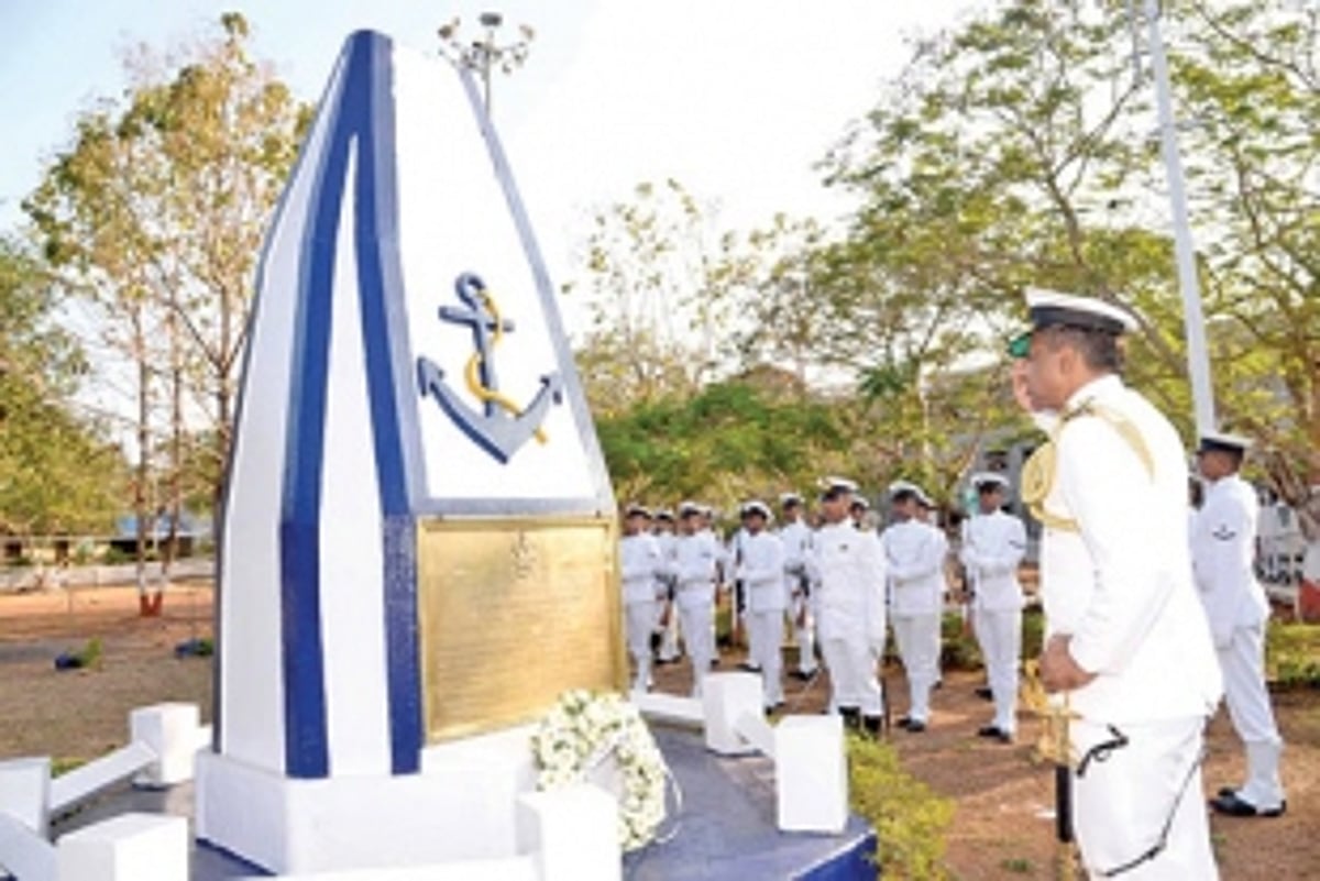 Navy pays respects to sailors  who died during Goa liberation