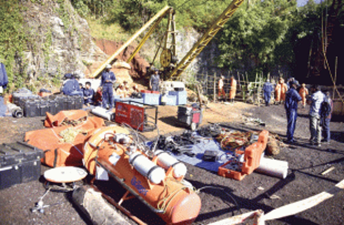 Navy team leader, NDRF personnel enter mine shaft to ascertain water level