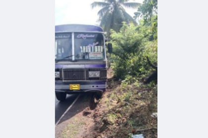 Near-Miss in Shivnagar: Private Bus Passengers Escape Tragedy as Truck Driver Flees Scene