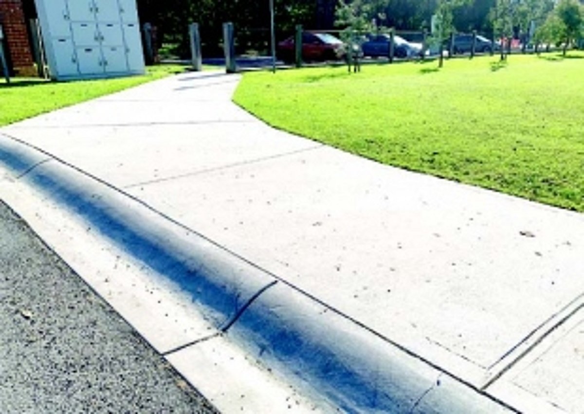 Need central road dividers at St Inez  and Caculo Mall junctions