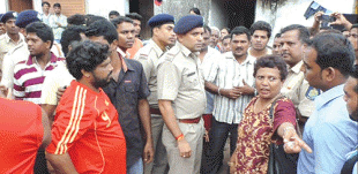 Nelly condemns assault  on self and supporters