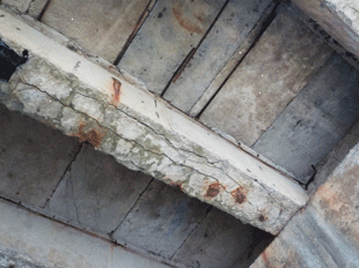 New Dona Paula jetty in tatters after only 6 years