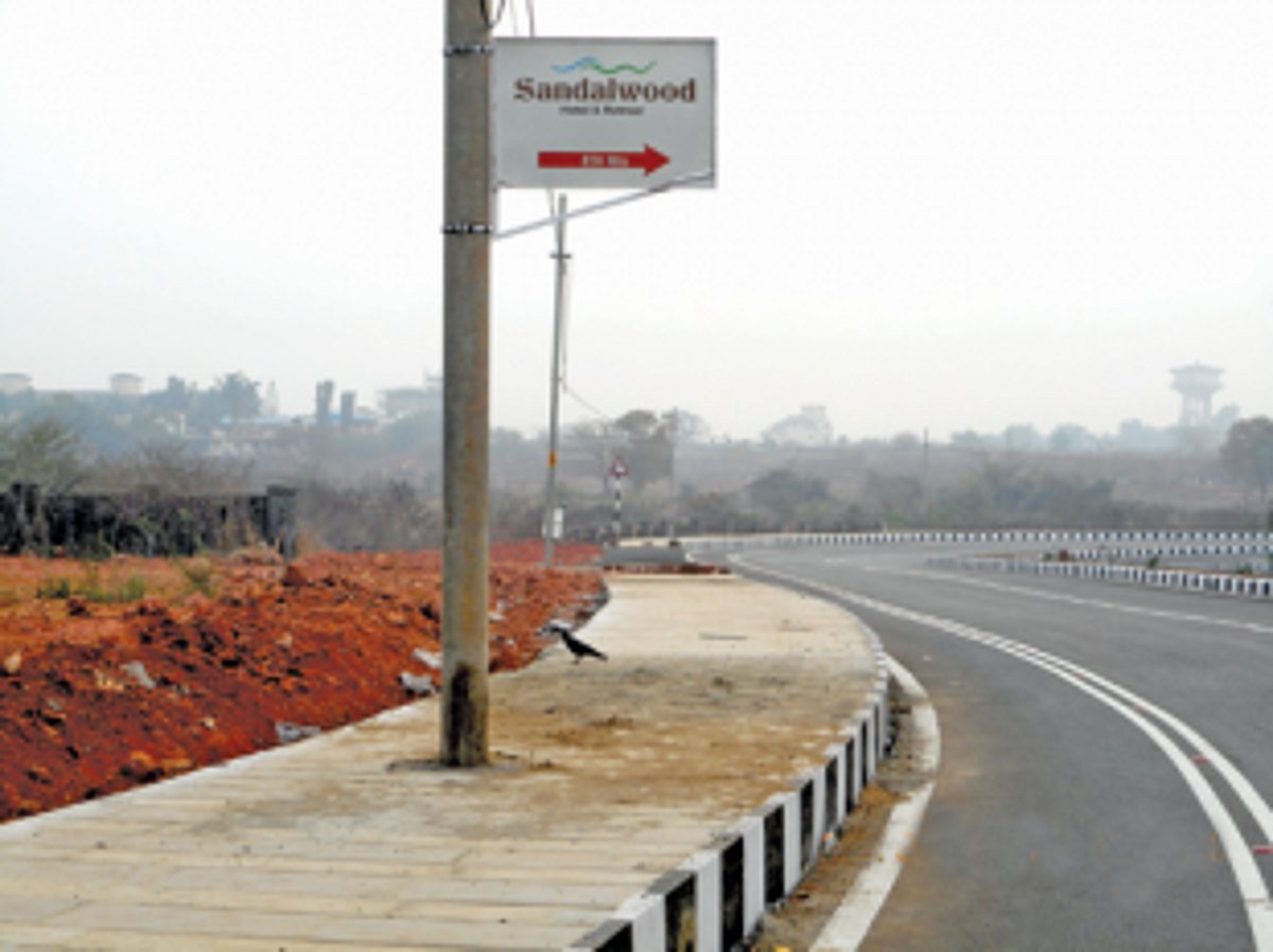 New GMC - Dona Paula highway fails to cover the obvious cracks