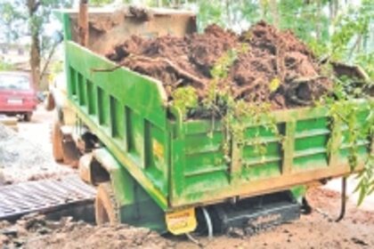 Newly built gutter at Undir collapses; exposes substandard work