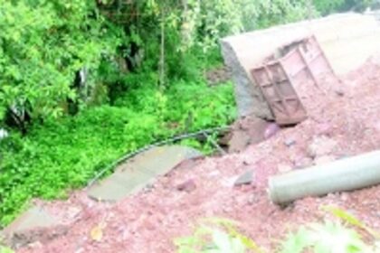 Newly constructed retaining wall  collapses at Bethora junction
