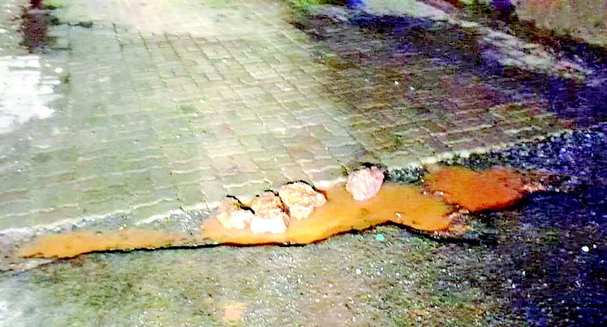 Newly repaired Cunchelim road
develops potholes again